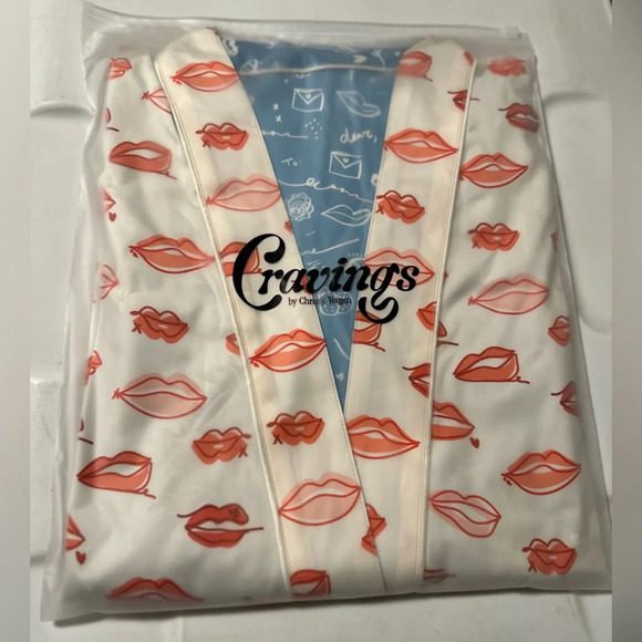 Cravings by Chrissy Teigen Kiss Reversable Robe -kiss - Picture 4 of 4